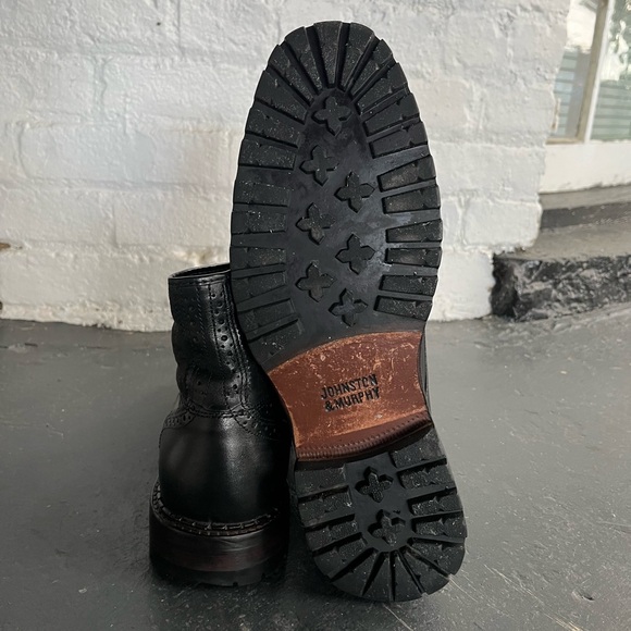 Johnston & Murphy Jennings Boot, black wingtip, shearling lined, lug sole 8M - Picture 6 of 7
